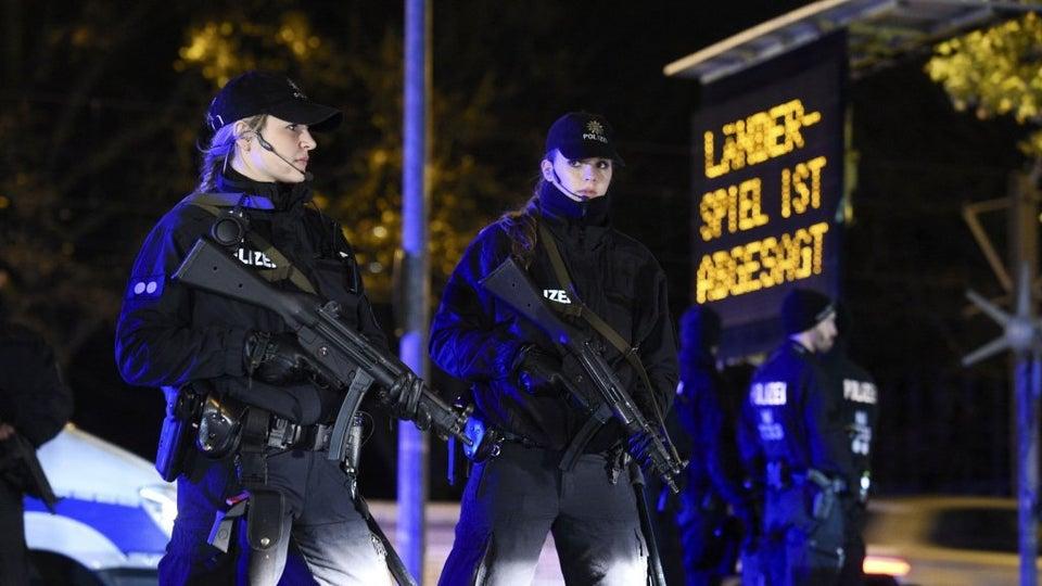 germanpolice.jpg.f4e9fc6c824cafb48318d3902ee4bf41.jpg